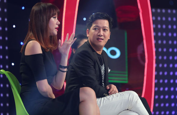 Sự xuất hiện của Trúc Nhân và Hari Won trên sân khấu khiến hai đội chơi là Trấn Thành- Thu Trang và Trường Giang- Ốc Thanh Vân hoàn toàn bị bất ngờ. Trong khi Hari Won, vào thời điểm ghi hình cho chương trình đang tất bật chuẩn bị đám cưới với Trấn Thành, còn Trúc Nhân thì đây có lẽ là xuất hiện hiếm hoi của nam ca sỹ trên sóng truyền hình sau gần 1 năm khá im hơi lặng tiếng vừa qua.