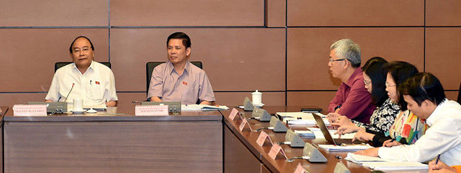 Thủ tướng Nguyễn Xuân Phúc phát biểu tại phiên thảo luận tổ /// Ảnh: Ngọc Thắng