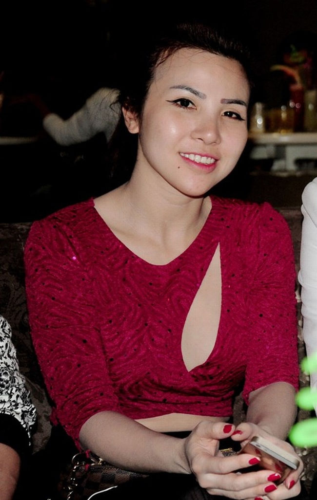 kinh hoang sao viet bi si nhuc, bo thuoc lac khi dien bar, hoi cho hinh anh 24