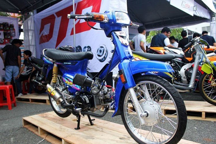 Dân chơi' chi hơn 100 triệu đồng độ xe máy Honda Dream Thái siêu chất