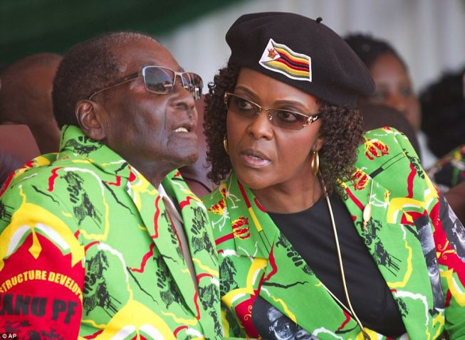 Tổng thống Mugabe cùng phu nhân Grace. 