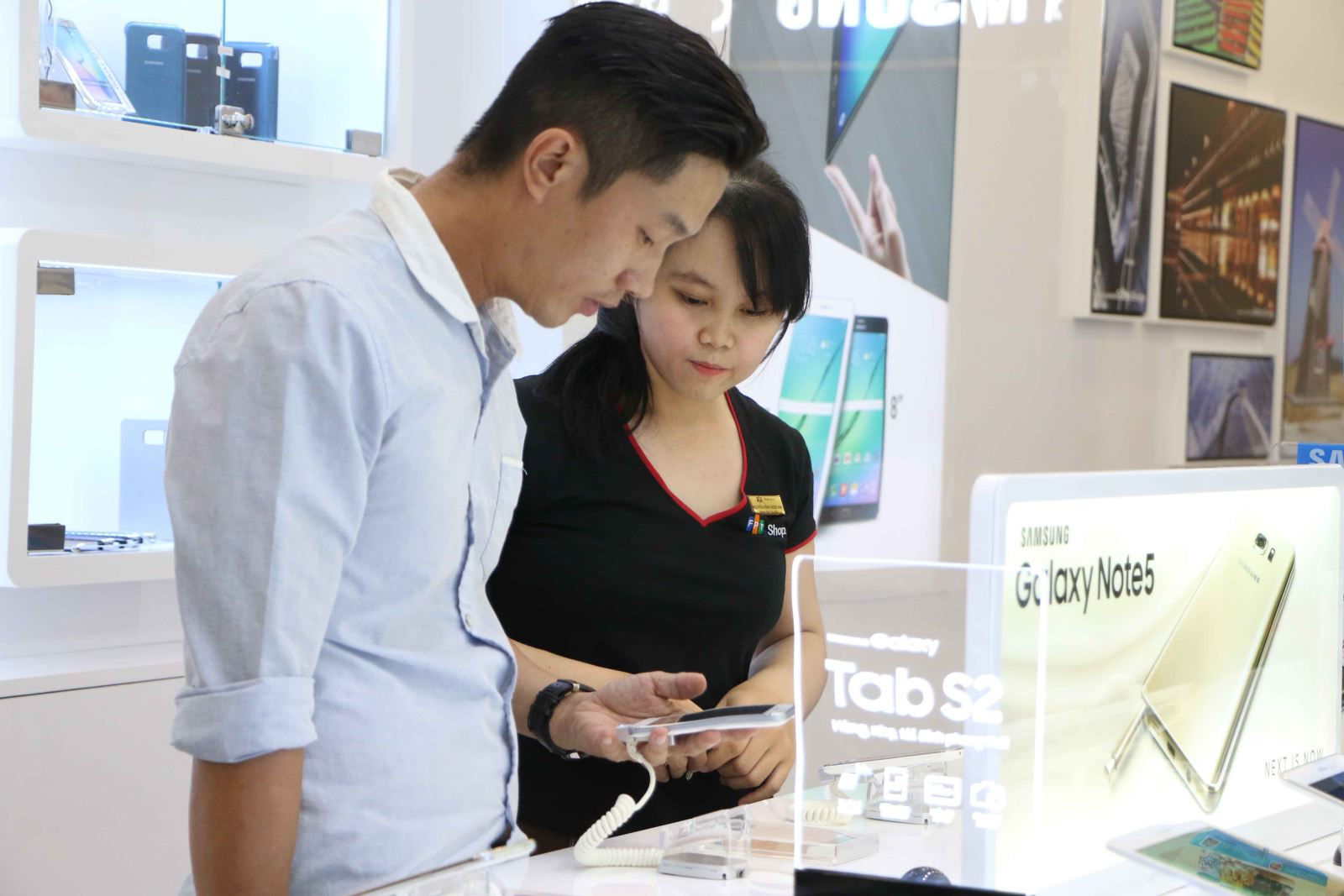   Để được giảm giá 6 triệu đồng khi mua máy Samsung tại FPT Shop, người dùng cần sử dụng gói cước theo cam kết trong 12 tháng.  