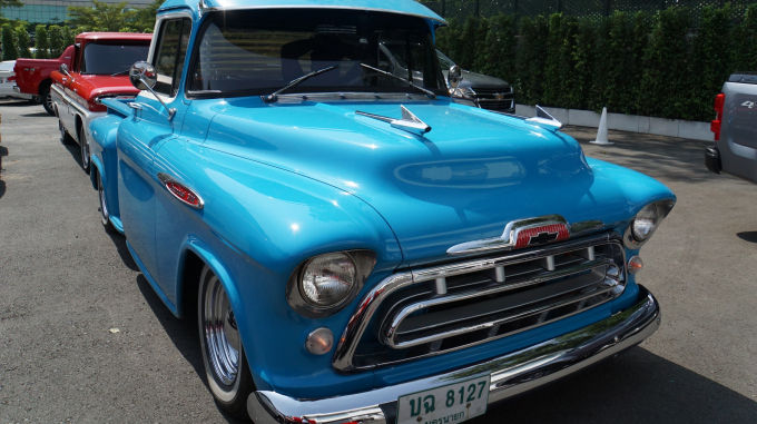 Trong chuỗi sự kiện kỷ niệm 100 năm dòng xe bán tải của Chevrolet, những chiếc xe này đã được mang ra trưng bày cho du khách cũng như có những chuyến đi trên các tuyến đường đông đúc tại Bangkok.