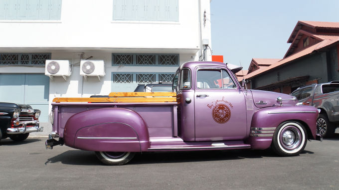 Xe có thùng sau khá rộng, cabin chỉ có hai ghế ngồi.