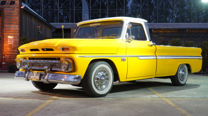 Đây là chiếc bán tải Chevrolet C10 đời 1965. Theo ông Phairoth Roikaew, đây xe đầu tiên trong bộ sưu tập những chiếc 