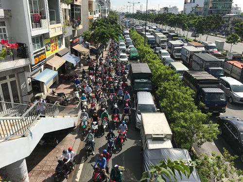 Sở GTVT TP.HCM đề xuất nâng mức phạt vi phạm giao thông khu vực nội thành lên gấp đôi để tạo thêm nguồn thu, cải thiện hạ tầng giao thông.