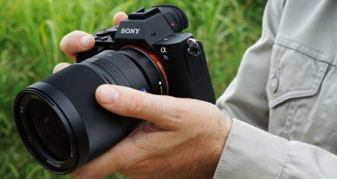 Sony tiếp tục đa dạng sản phẩm máy ảnh nhỏ gọn cao cấp tại thị trường Việt Nam.
