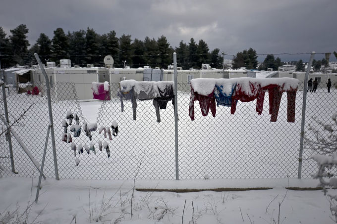   Tuyết bao phủ trại tị nạn của người Syria ở Hi Lạp.  
