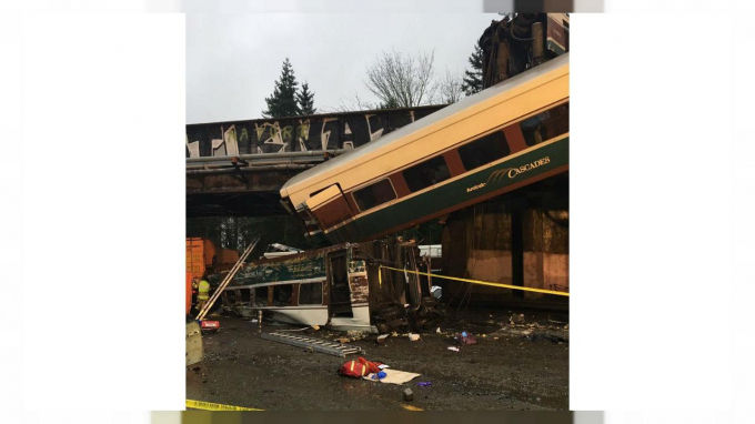 Tàu cao tốc ở Mỹ bị trật đường ray khiến ít nhất 6 người thiệt mạng 