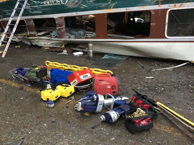 Tàu cao tốc ở Mỹ bị trật đường ray khiến ít nhất 6 người thiệt mạng 