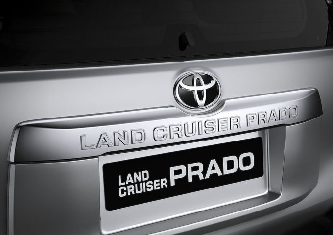 Toyota ra mắt Land Cruiser Prado 2017 với giá 2,262 tỷ đồng