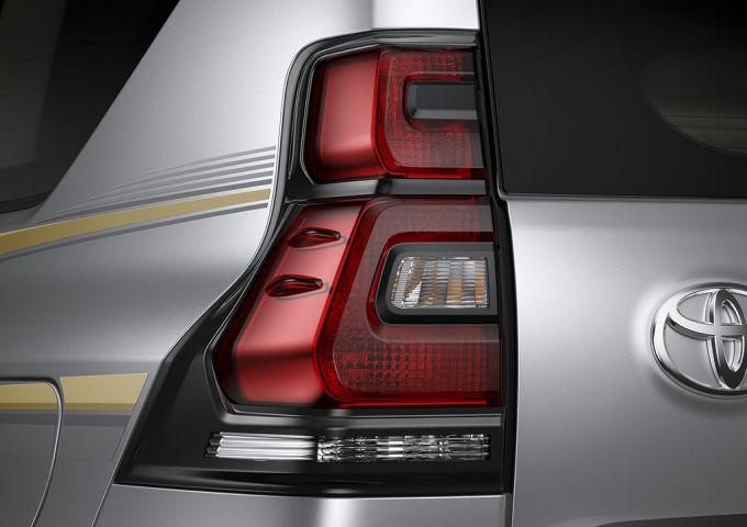 Toyota ra mắt Land Cruiser Prado 2017 với giá 2,262 tỷ đồng