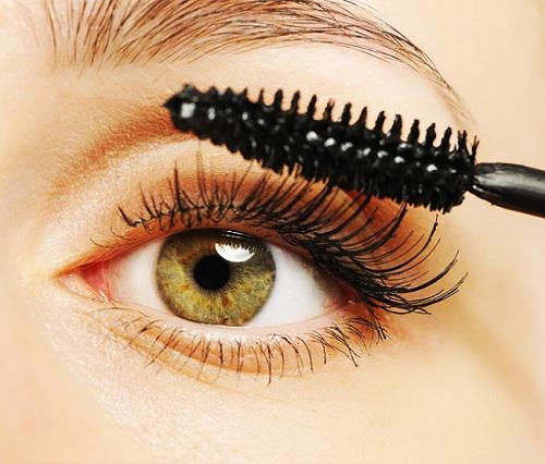 15 mẹo sở hữu hàng mi cong vút, chuẩn bị cho đêm Giáng Sinh thêm lung linh