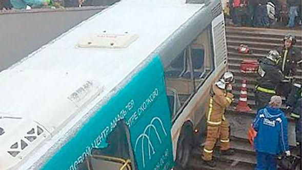 Xe buýt tông vào đường hầm dành cho người đi bộ ở Nga làm ít nhất 5 người thiệt mạng
