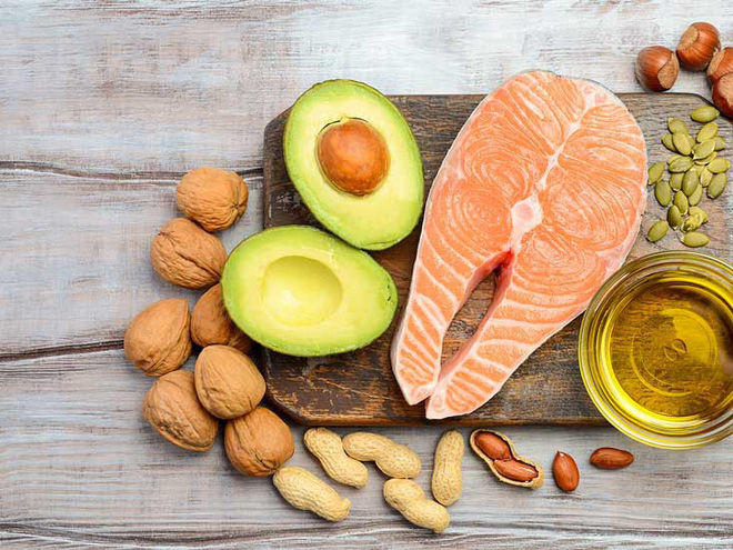 Trong chế độ ăn low carb, vì tăng cường tiêu thụ protein, bạn có thể cảm thấy no lâu hơn, mất đi cảm giác thèm ăn khi áp dụng chế độ dinh dưỡng này.