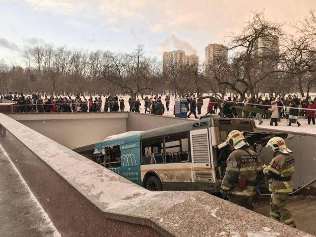 Xe buýt tông vào đường hầm dành cho người đi bộ ở Nga làm ít nhất 5 người thiệt mạng