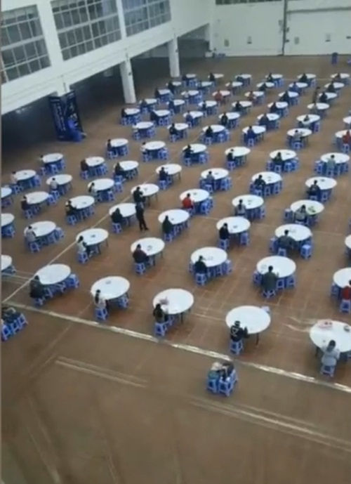 'Quái chiêu' tránh gian lận thi cử của thầy trò Trung Quốc