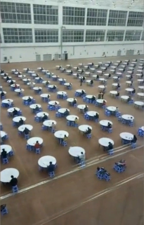 'Quái chiêu' tránh gian lận thi cử của thầy trò Trung Quốc