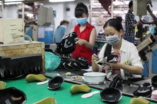Mức thưởng Tết của công nhân ngành dệt may, giày da phổ biến là 1 tháng lương cơ bản.