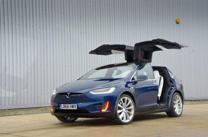 Tesla Model X gặp vấn đề nghiêm trọng về an toàn