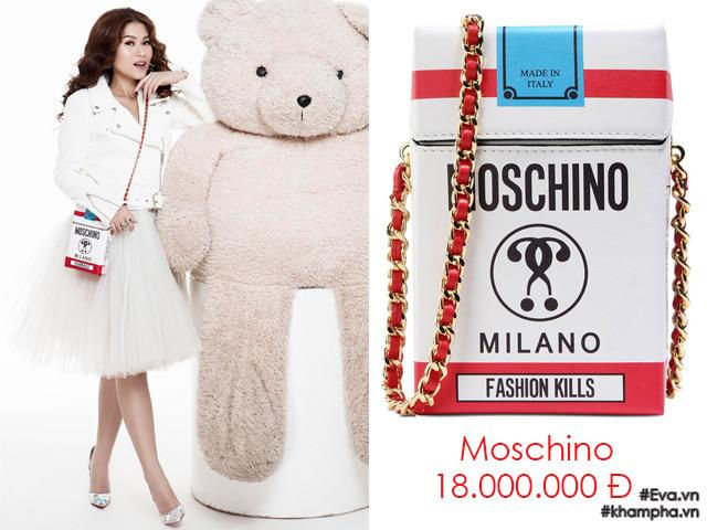 Chiếc túi hiệu đình đám của Moschino cũng được cô trưng dụng, tạo sự kết nối cùng đôi giày cao gót. 