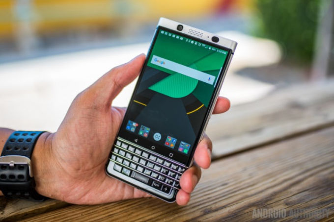 Blackberry Keyone - Smartphone pin sử dụng lâu nhất trong năm 2017.