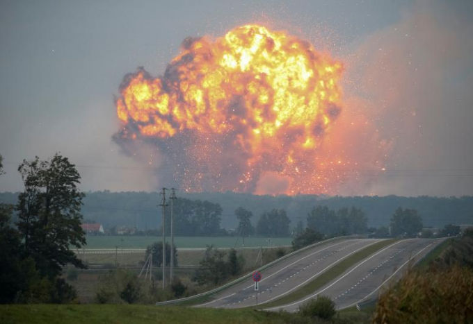 Một căn cứ quân sự ở thị trấn Kalynivka, Vinnytsia, Ukraine bị tấn công vào ngày 27/9. REUTERS / Gleb Garanich