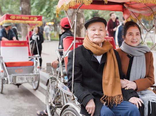 Mối tình 'ông bà anh' 50 năm bên nhau không rời và độc chiêu 'cưa đổ' người đẹp của ông ngoại