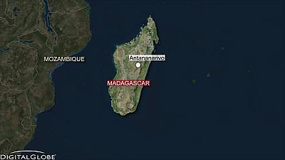 Do vị trí đặc biệt nên Madagascar thường xuyên bị ảnh hưởng bởi bão và lốc xoáy.