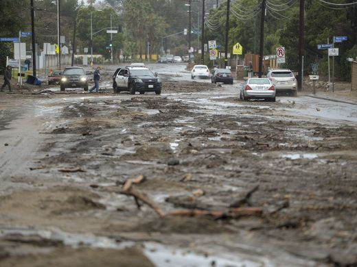 Hàng chục người thương vong do lũ lụt và lở đất ở Nam California