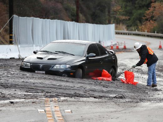 Hàng chục người thương vong do lũ lụt và lở đất ở Nam California