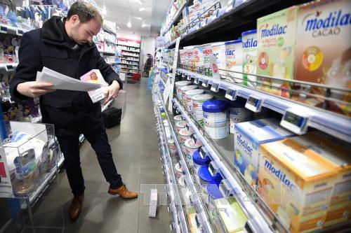 Pháp thừa nhận sữa nhiễm khuẩn salmonella của hãng Lactalis vẫn có trên thị trường.