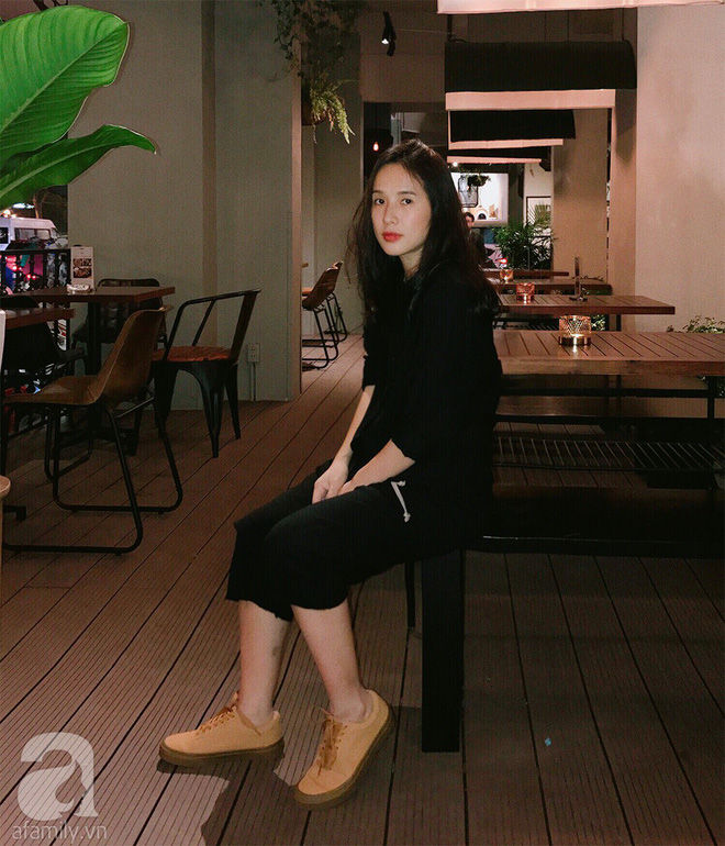 Trần Ngọc Hạnh Nhân: cô nàng 32 tuổi mê sneakers, đang mang bầu tháng cuối nhưng vẫn mặc chất không kém nhiều 9x 10x