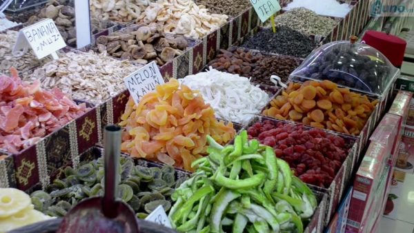 Các loại mứt hoa quả Thái Lan chiếm ưu thế trên thị trường Tết 2018.