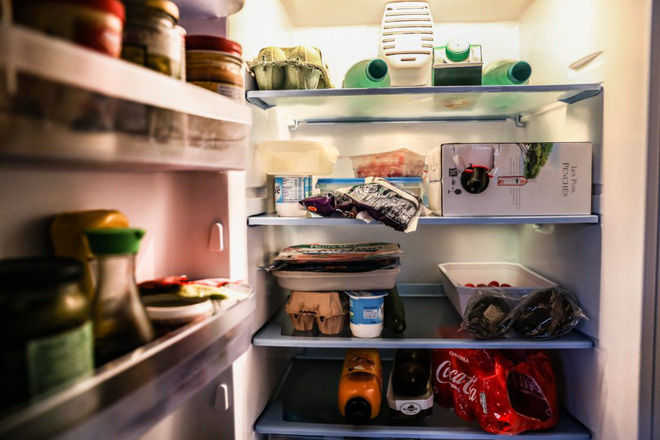 Tuyệt đối không để đồ ăn dở, thiu, mốc hoặc hết hạn trong tủ lạnh.
