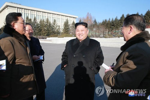 Nhà lãnh đạo Triều Tiên Kim Jong Un (giữa). Ảnh: Yonhap.