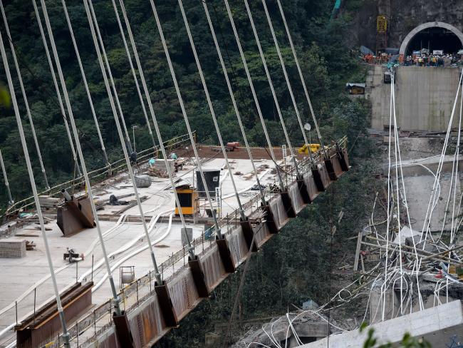 Sập cầu đang xây dựng ở Colombia khiến ít nhất 10 người thiệt mạng