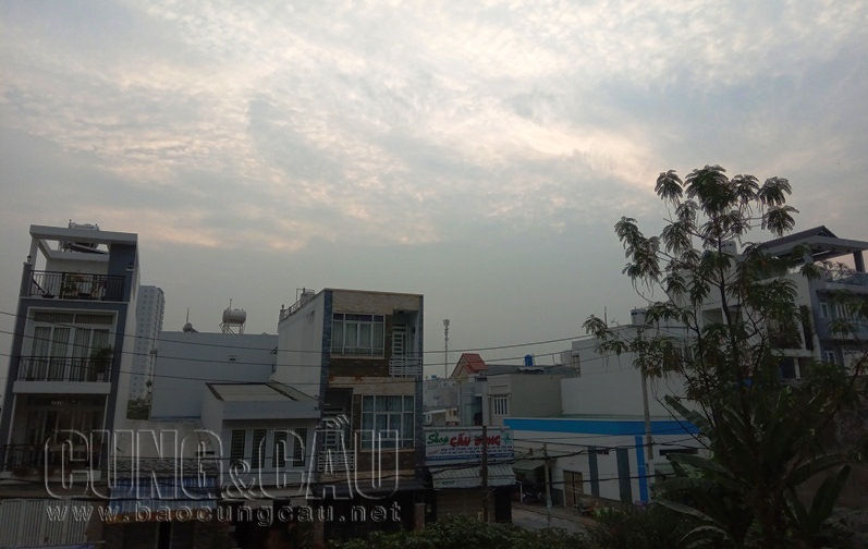 Độ ẩm cao khiến sương mù xuất hiện nhiều tại TP.HCM và các quận ngoại thành - Ảnh: Minh Định