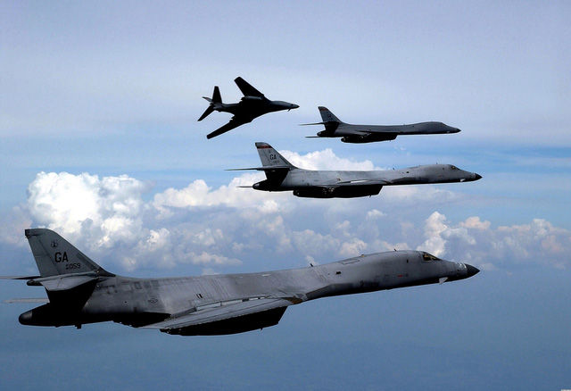 Mỹ sẽ tiếp tục đưa nhiều vũ khí chiến lược đến Hàn Quốc trong năm 2018.