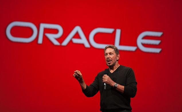 Năm 1977, Larry Ellison đồng sáng lập công ty phần mềm Oracle với số vốn ban đầu mà ông tự bỏ ra là 1.200 USD và 2.000 USD được tài trợ. Ellison rời vị trí CEO của Oracle vào năm 2014, nhưng vẫn tiếp tục công hiến cho công ty.