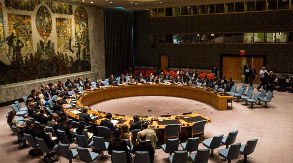 Cuộc họp của Hội đồng Bảo an Liên Hợp Quốc bị lấn át bởi màn đấu khẩu Nga – Mỹ. Ảnh: CNN)