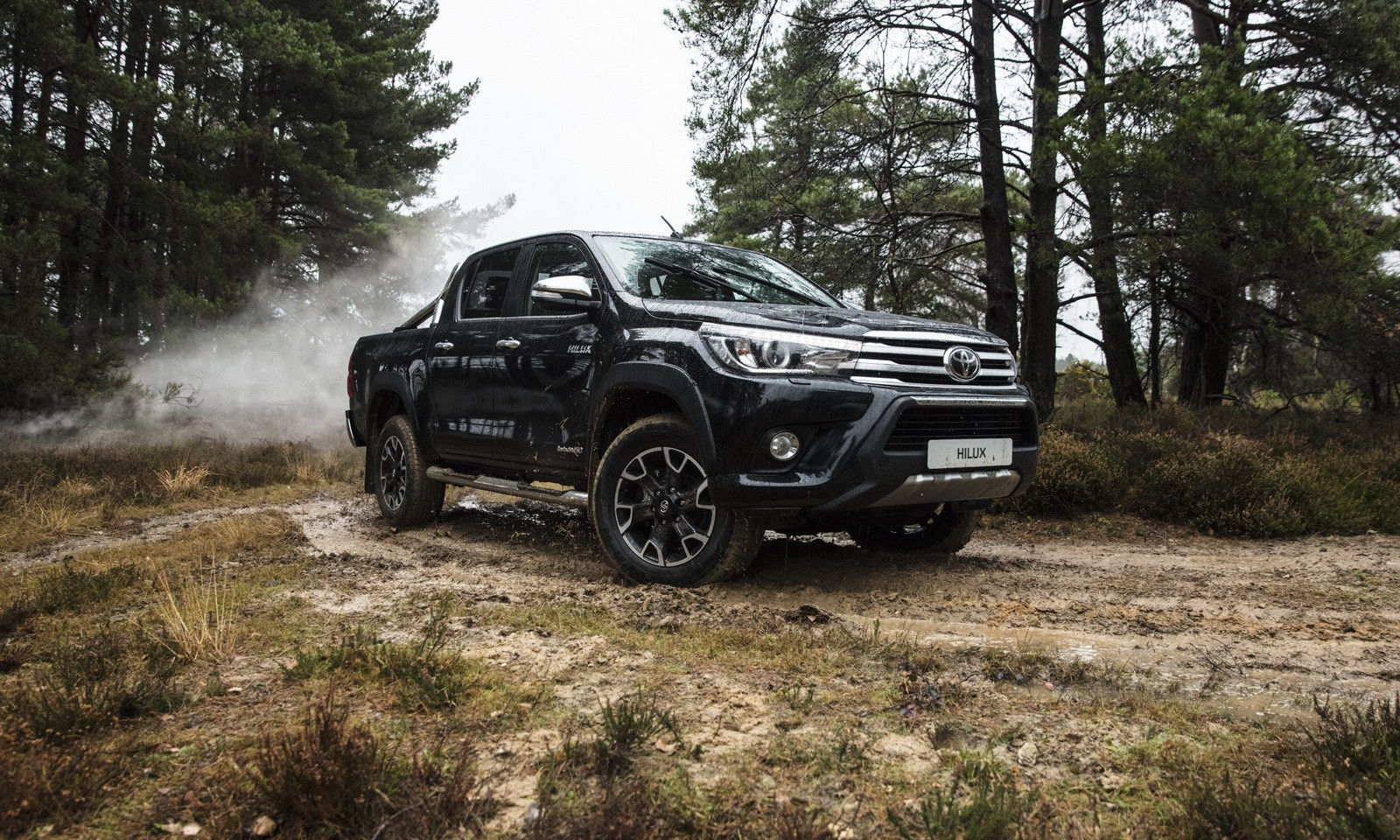 Toyota Hilux kỷ niệm 50 năm ra đời, ra mắt bản kỷ niệm “cũ”?