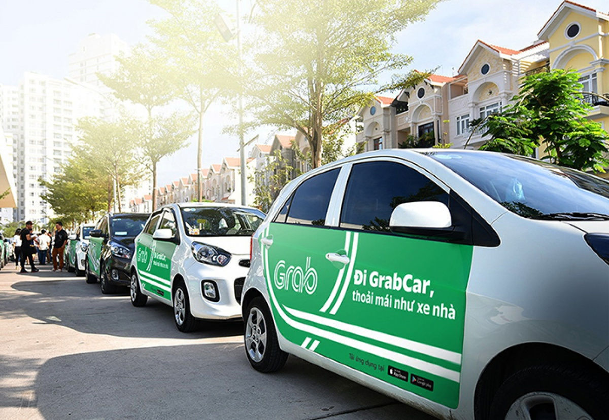 Grab và Uber sẽ bị quản lý như xe taxi.