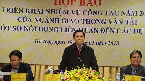 Bộ trưởng GTVT Nguyễn Văn Thể trả lời tại buổi họp báo ngày 18/1.