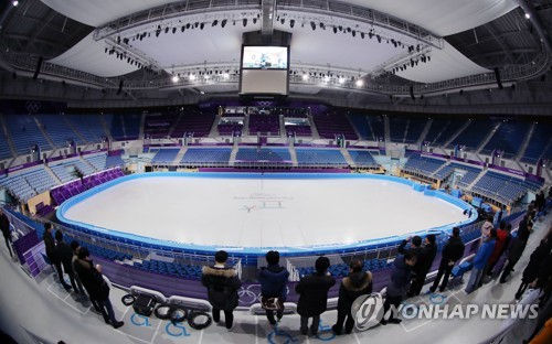 Đoàn Triều Tiên kiểm tra nơi thi đấu của đội khúc côn cầu liên Triều.