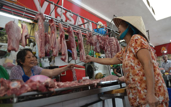 Trước mắt, chợ Bến Thành sẽ có khu bán thịt heo đảm bảo an toàn vệ sinh thực phẩm.