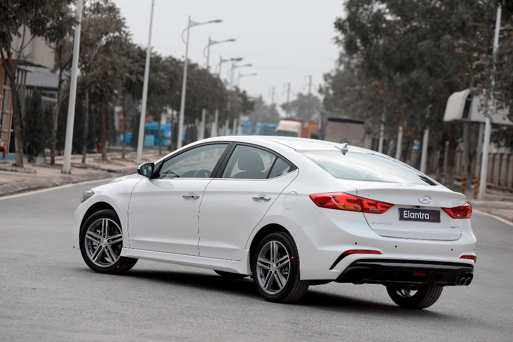 Hyundai Elantra Sport ra mắt với giá 729 triệu, rẻ hơn Honda Civic và Ford Focus