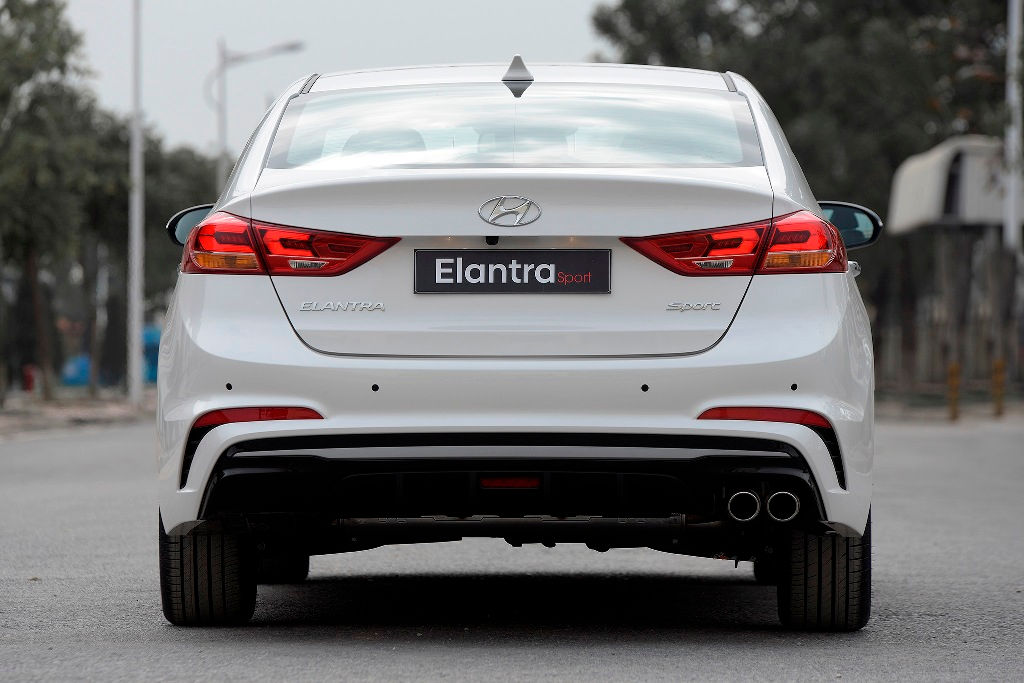 Hyundai Elantra Sport ra mắt với giá 729 triệu, rẻ hơn Honda Civic và Ford Focus