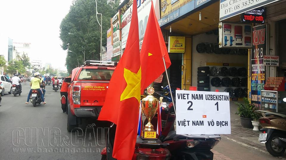 Chung kết U23 châu Á: Khắp nơi được nhuộm đỏ bởi màu cờ