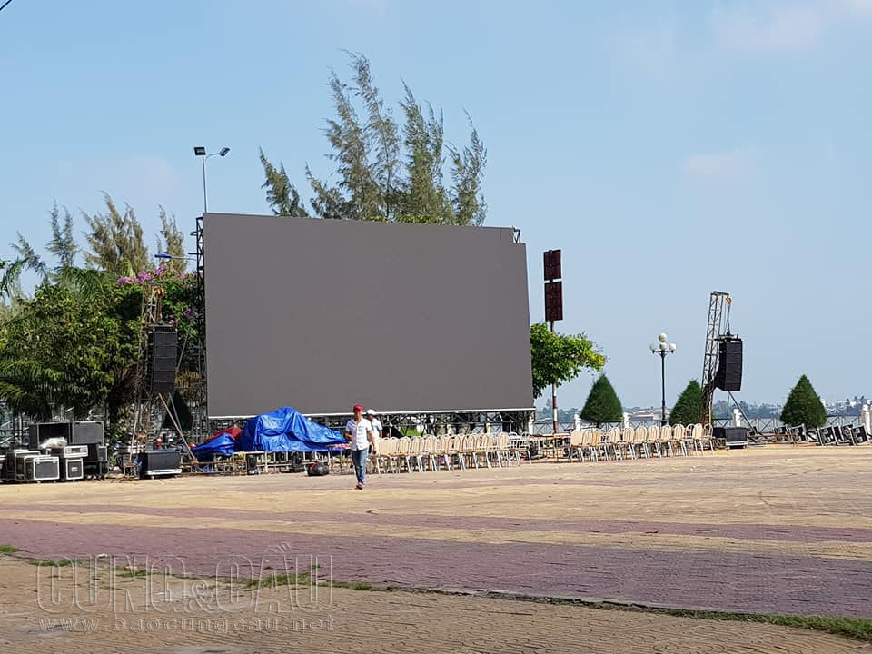 Cần Thơ chuẩn bị màn hình lớn ở bến Ninh Kiều.